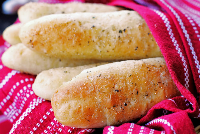 Perfect Breadsticks with Buttery Garlic Topping