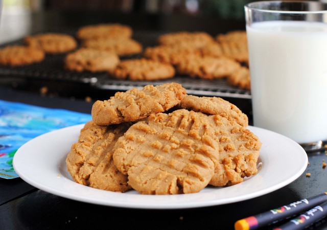 Peanut Butter Cookies with Coconut Oil 