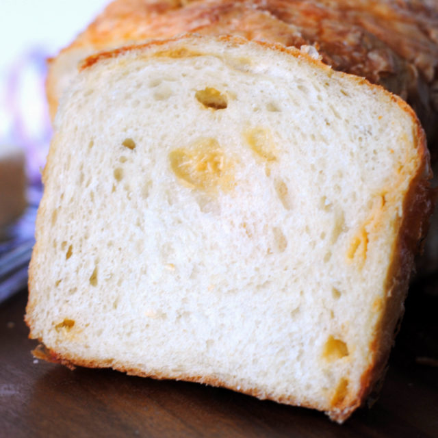 No-Knead Cheesy Bread 