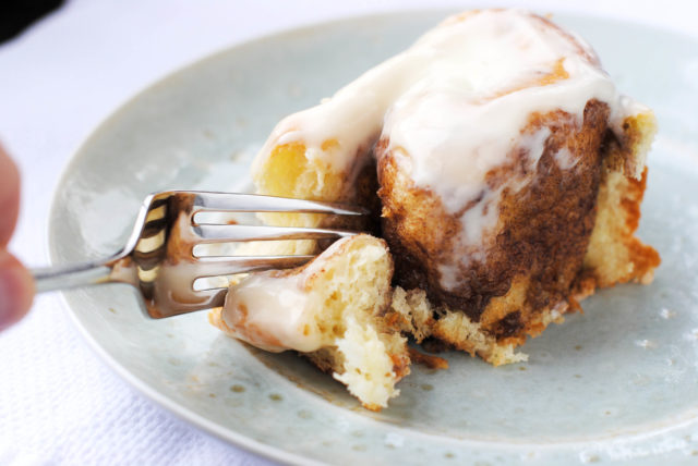 No-Knead Cinnamon Rolls - These are the perfect cinnamon roll. Light and airy with a caramely cinnamon filling and a heavenly, not-too-sweet frosting.