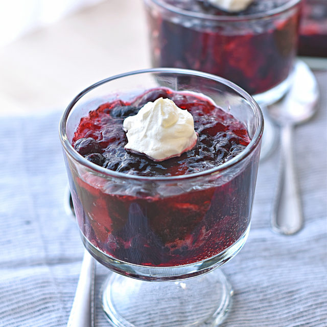 Very Berry Fizzy Jell-O Salad. So easy, filled with berries of your choice and a kick of fizz from club soda.